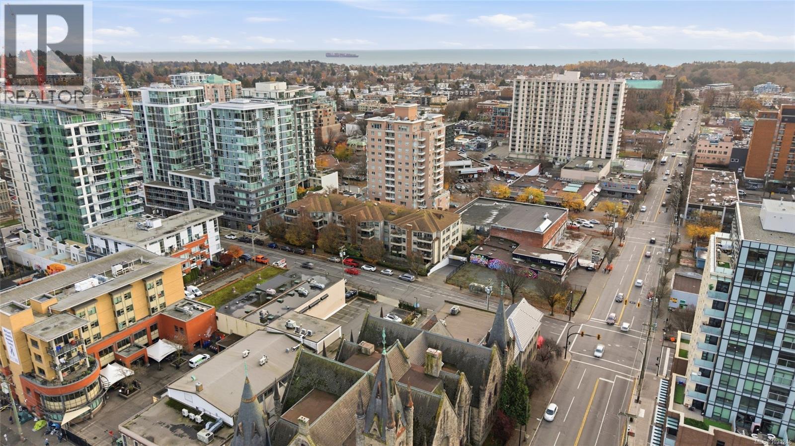 404 935 Johnson Street, Victoria