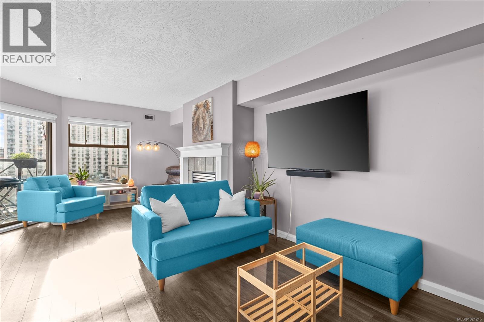 404 935 Johnson Street, Victoria