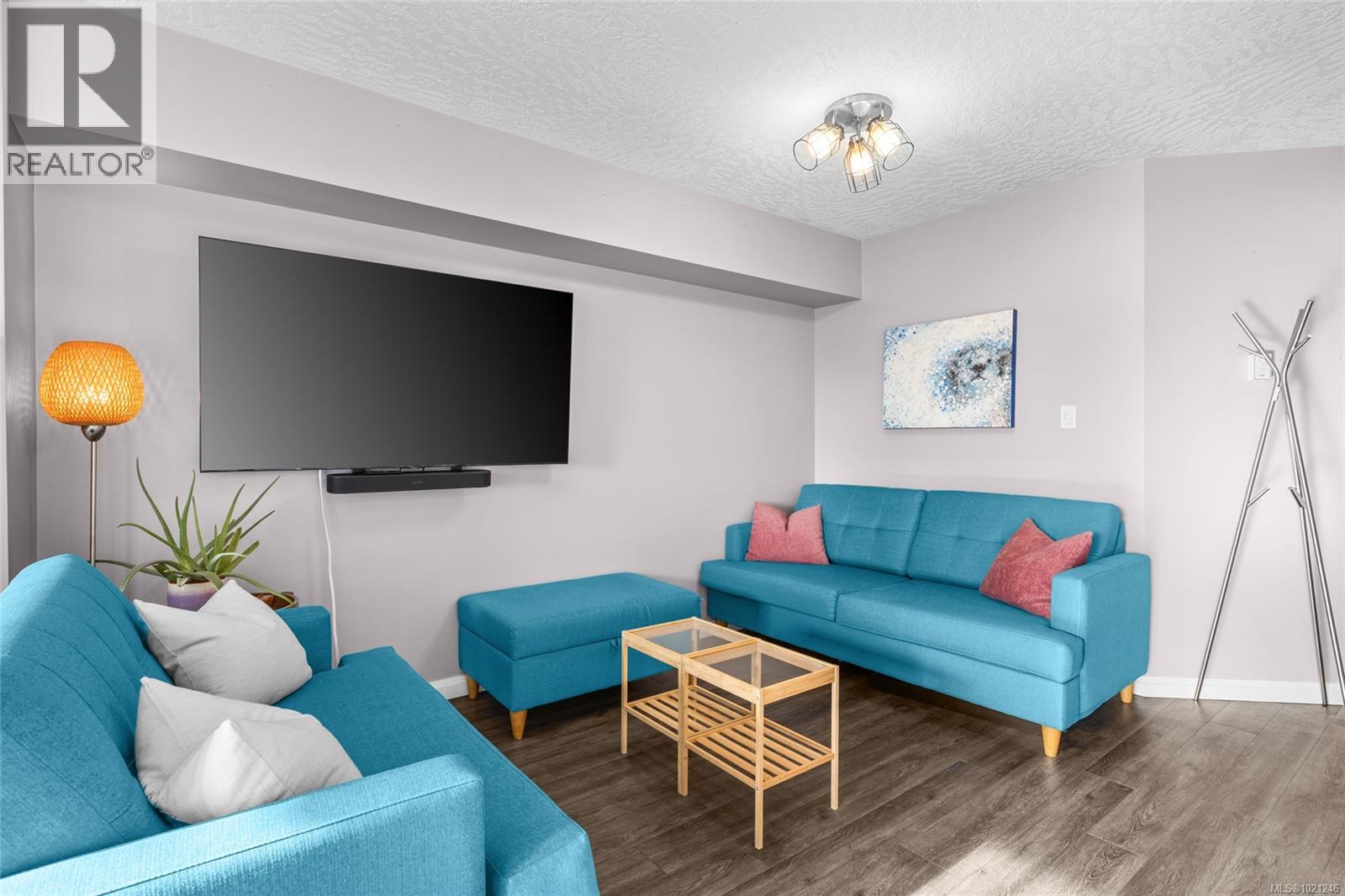 404 935 Johnson Street, Victoria