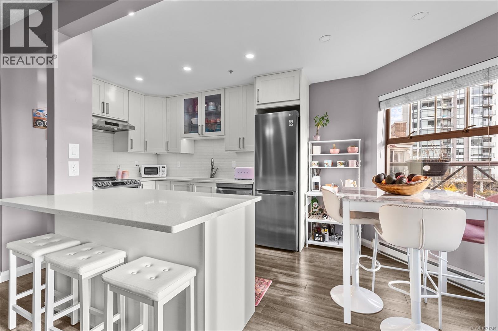 404 935 Johnson Street, Victoria