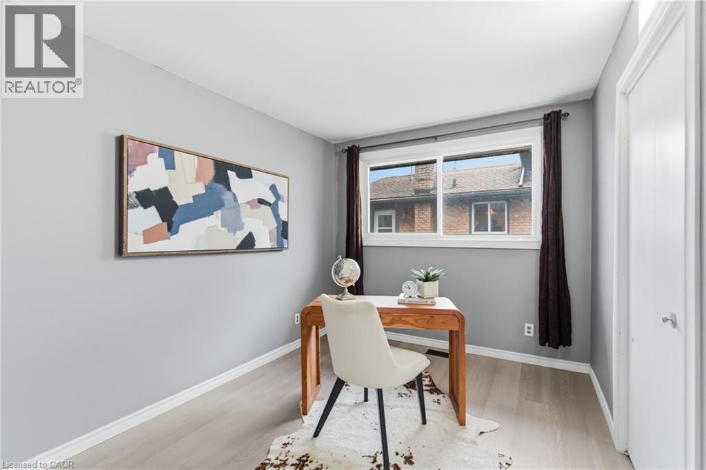22 COLONIAL STREET - 18