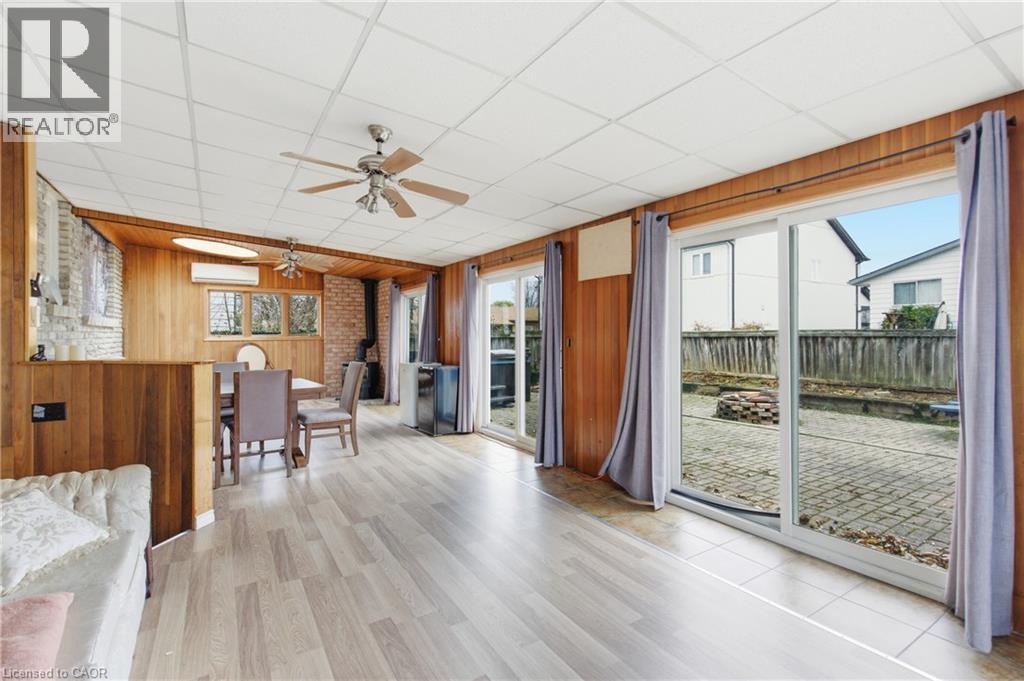 22 COLONIAL STREET - 23