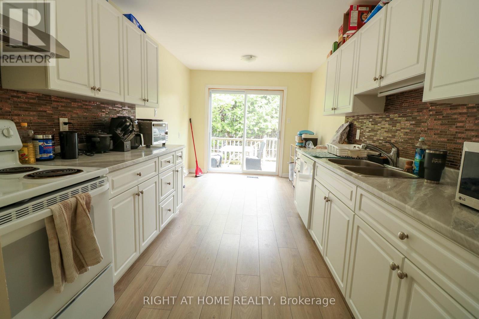 50 FIRESIDE CRESCENT - 9