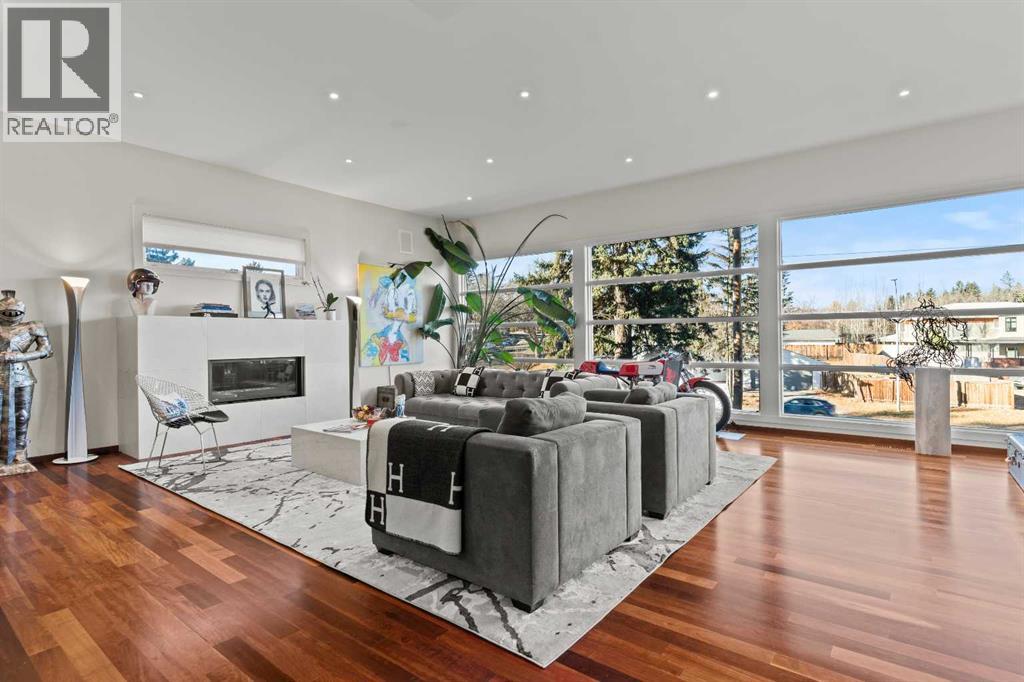 Single Family House for Sale in  Elbow Drive SW Elboya Calgary 