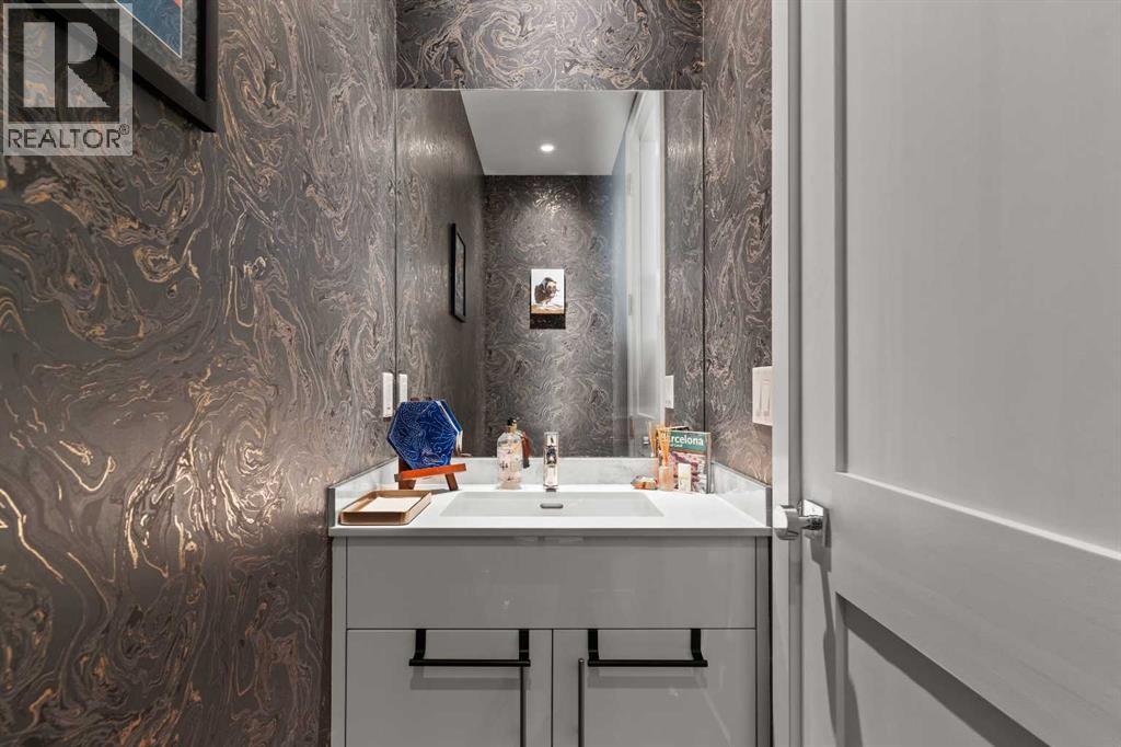 Single Family House for Sale in  Elbow Drive SW Elboya Calgary 