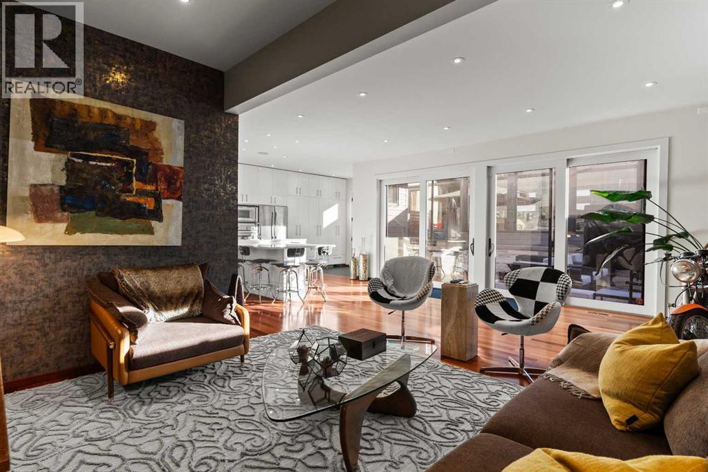 Single Family House for Sale in  Elbow Drive SW Elboya Calgary 