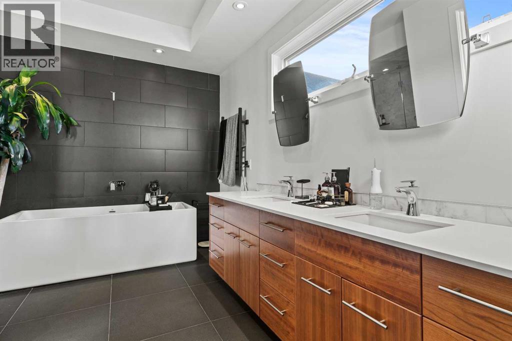 Single Family House for Sale in  Elbow Drive SW Elboya Calgary 