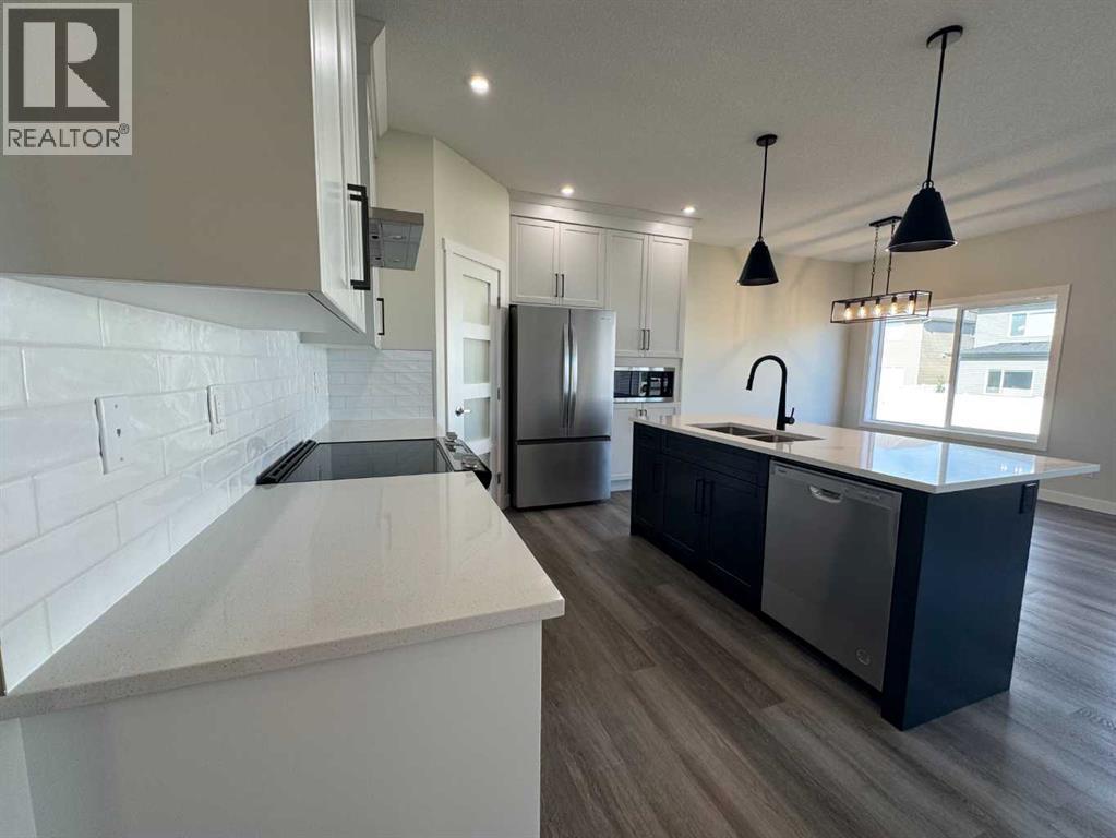 Single Family House for Sale in  Emmett Crescent Evergreen Red Deer 