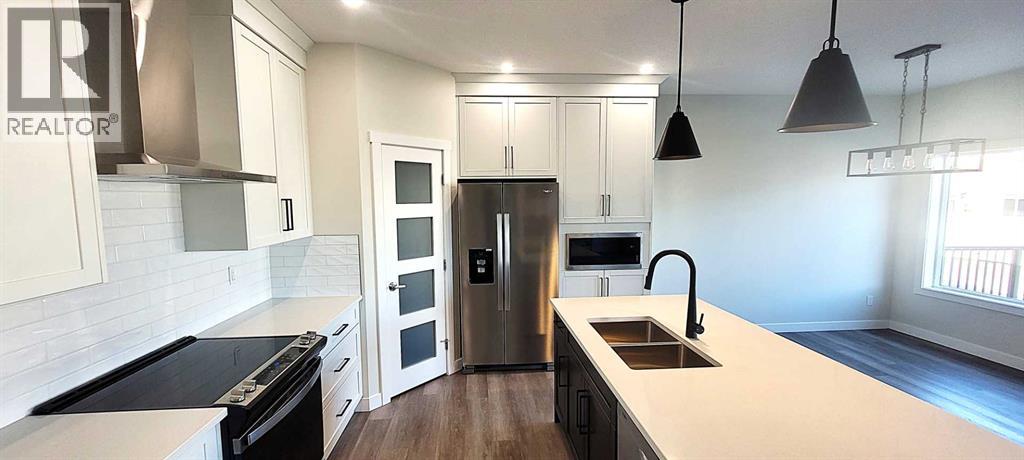 Single Family House for Sale in  Emmett Crescent Evergreen Red Deer 