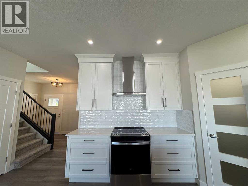 Single Family House for Sale in  Emmett Crescent Evergreen Red Deer 