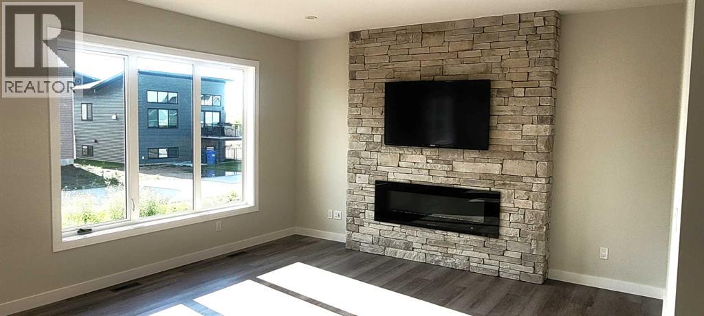 Single Family House for Sale in  Emmett Crescent Evergreen Red Deer 