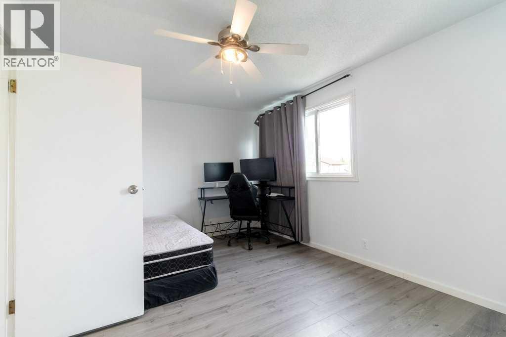 Single Family House for Sale in  Whitlock Way NE Whitehorn Calgary 