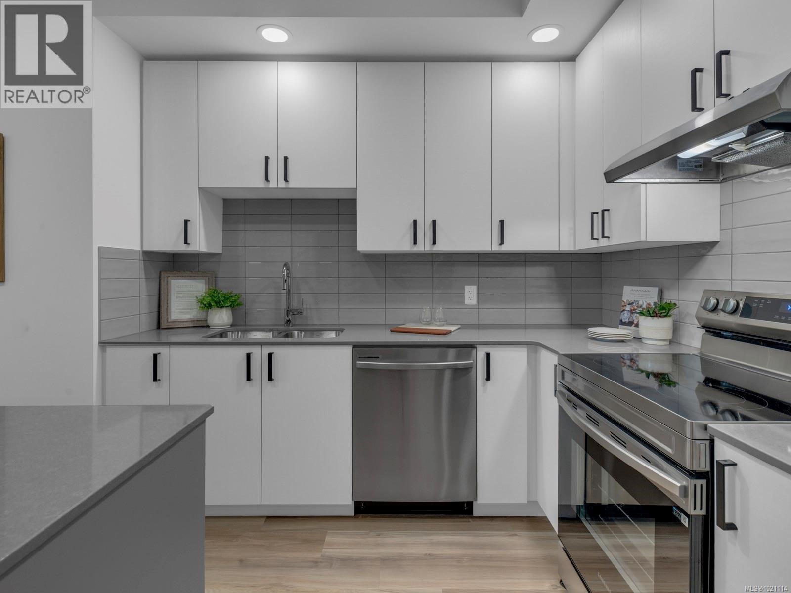 411 2390 City Gate Boulevard, Langford