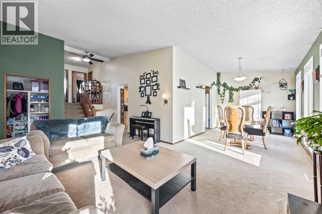 Single Family House 4 Level for Sale in  Bedford Circle NE Beddington Heights Calgary 