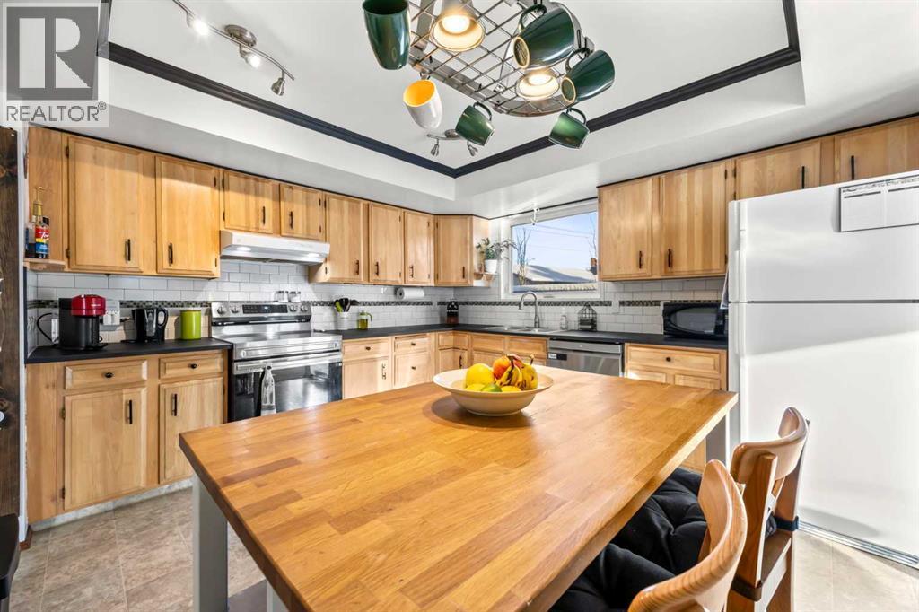 Single Family House 4 Level for Sale in  Bedford Circle NE Beddington Heights Calgary 