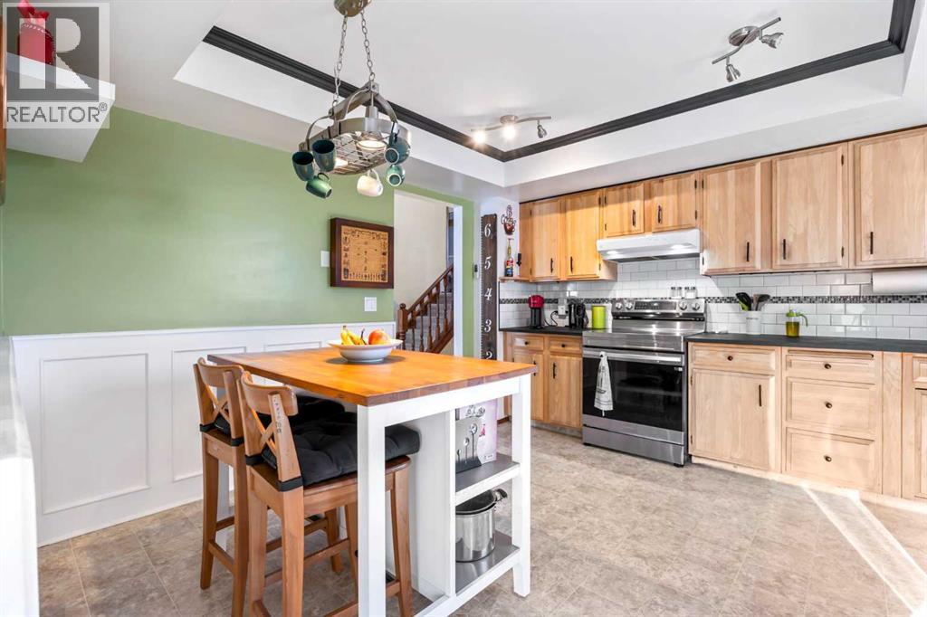 Single Family House 4 Level for Sale in  Bedford Circle NE Beddington Heights Calgary 