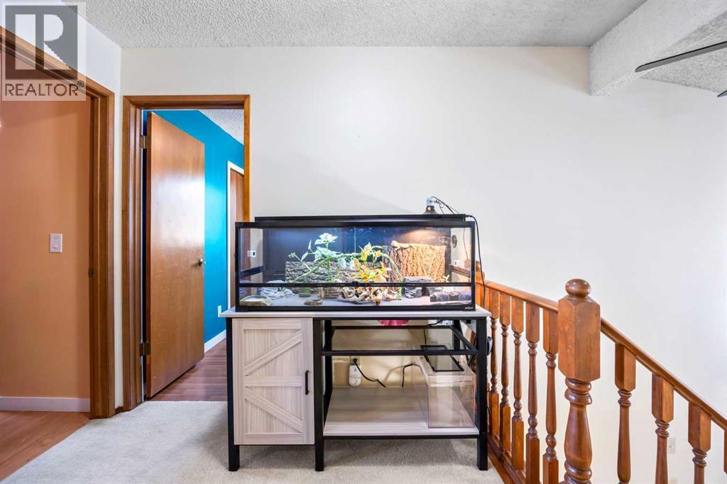 Single Family House 4 Level for Sale in  Bedford Circle NE Beddington Heights Calgary 