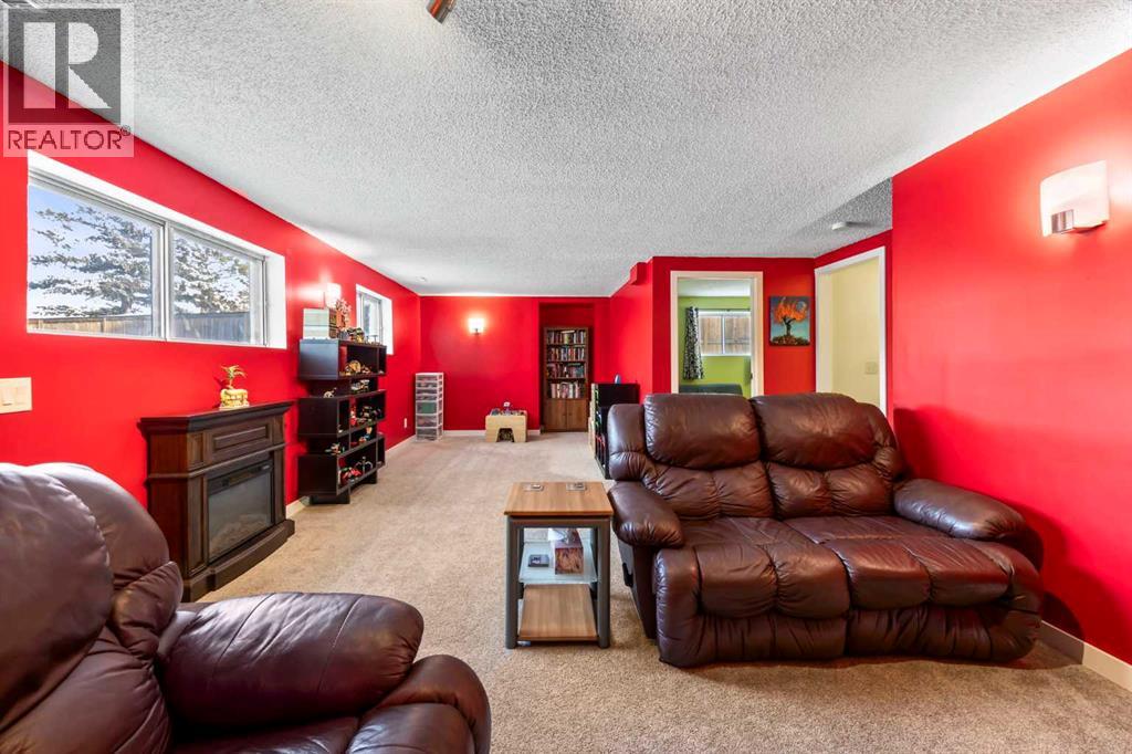 Single Family House 4 Level for Sale in  Bedford Circle NE Beddington Heights Calgary 