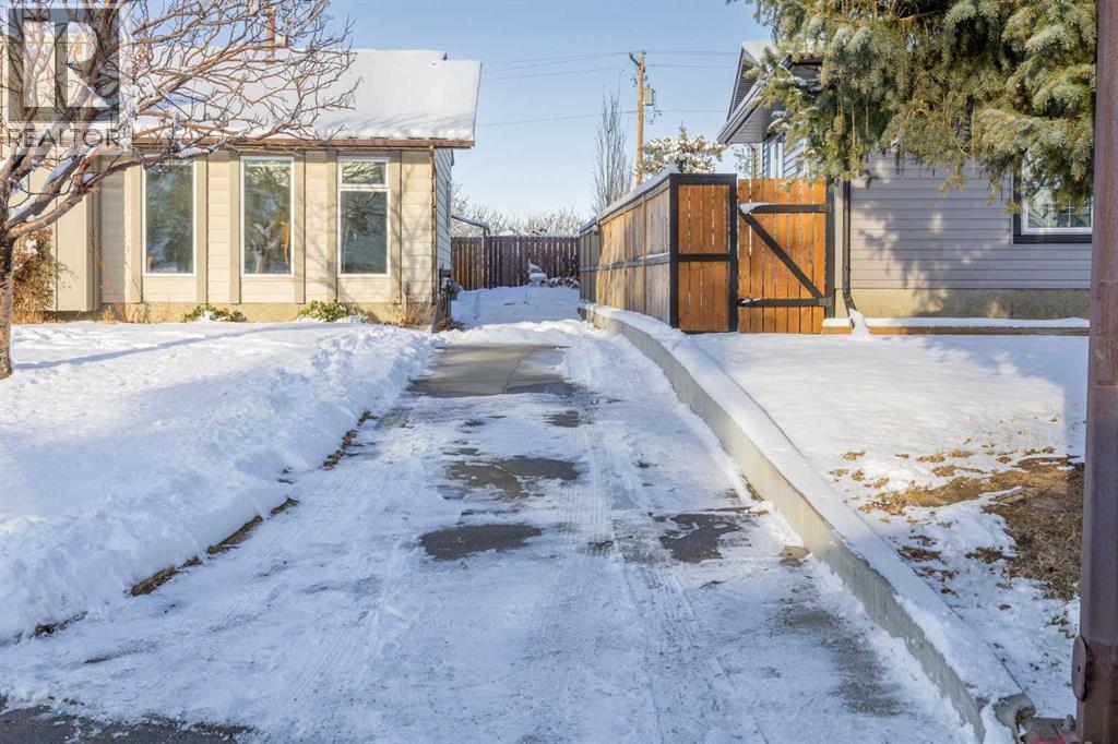 Single Family House 4 Level for Sale in  Bedford Circle NE Beddington Heights Calgary 