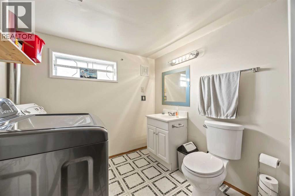 Single Family House 4 Level for Sale in  Bedford Circle NE Beddington Heights Calgary 