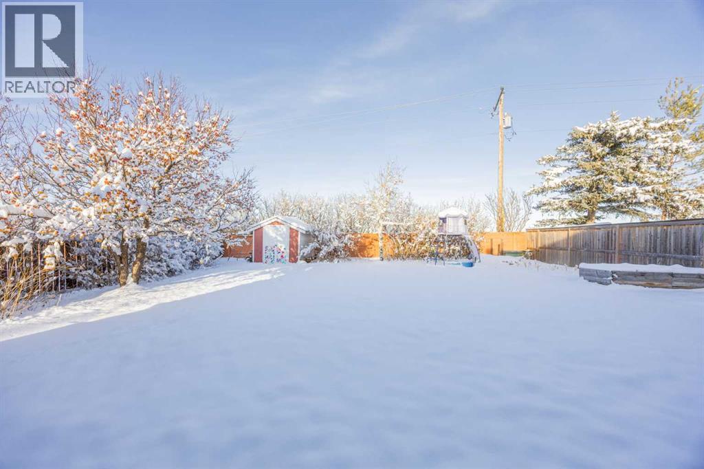 Single Family House 4 Level for Sale in  Bedford Circle NE Beddington Heights Calgary 