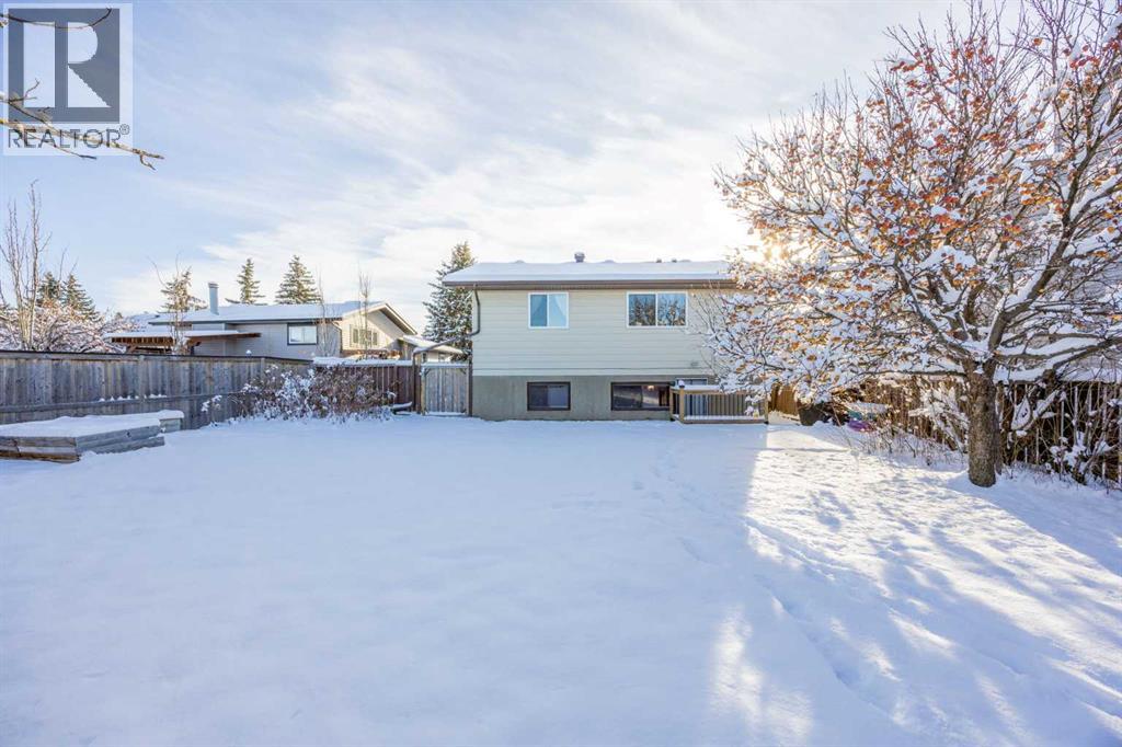 Single Family House 4 Level for Sale in  Bedford Circle NE Beddington Heights Calgary 
