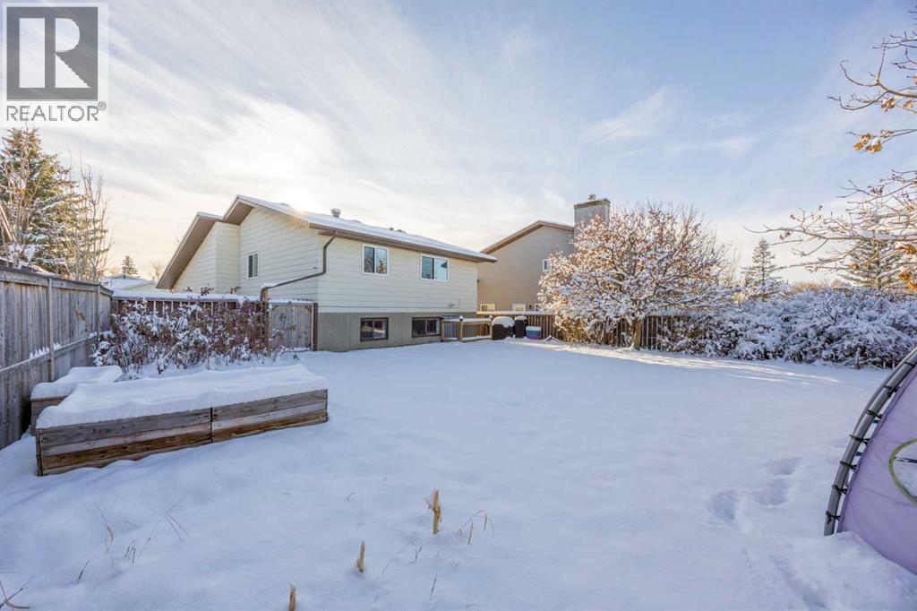 Single Family House 4 Level for Sale in  Bedford Circle NE Beddington Heights Calgary 