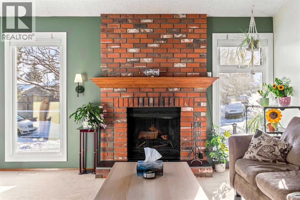 Single Family House 4 Level for Sale in  Bedford Circle NE Beddington Heights Calgary 