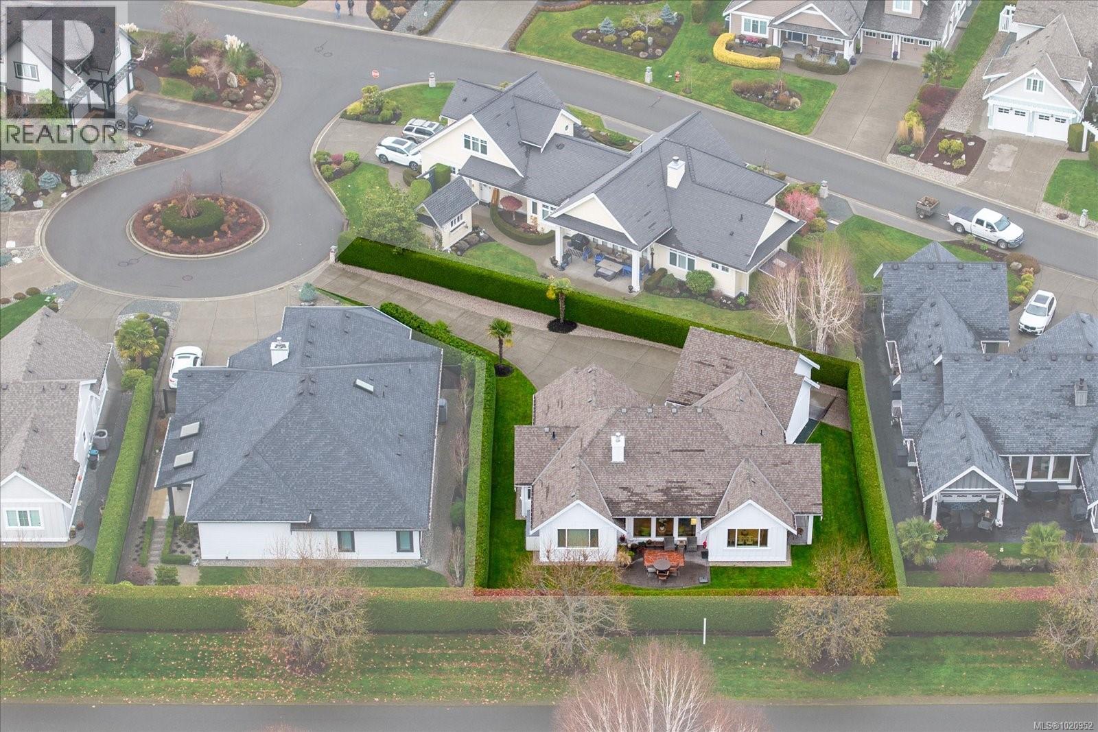 834 Bluffs Dr, Qualicum Beach