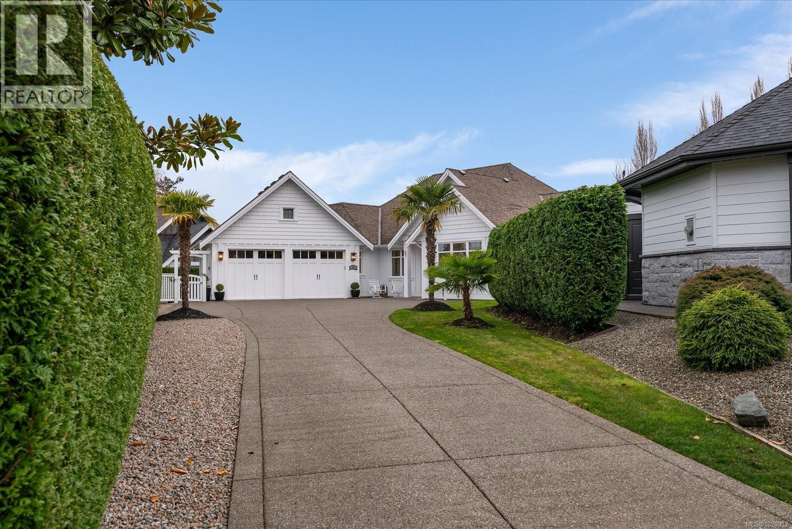 834 Bluffs Dr, Qualicum Beach