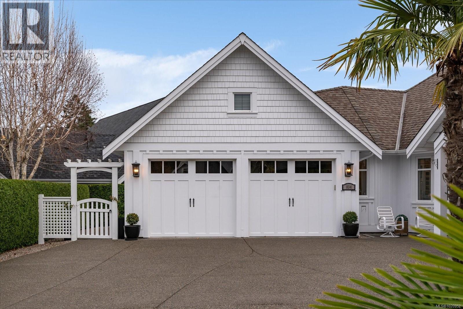 834 Bluffs Dr, Qualicum Beach