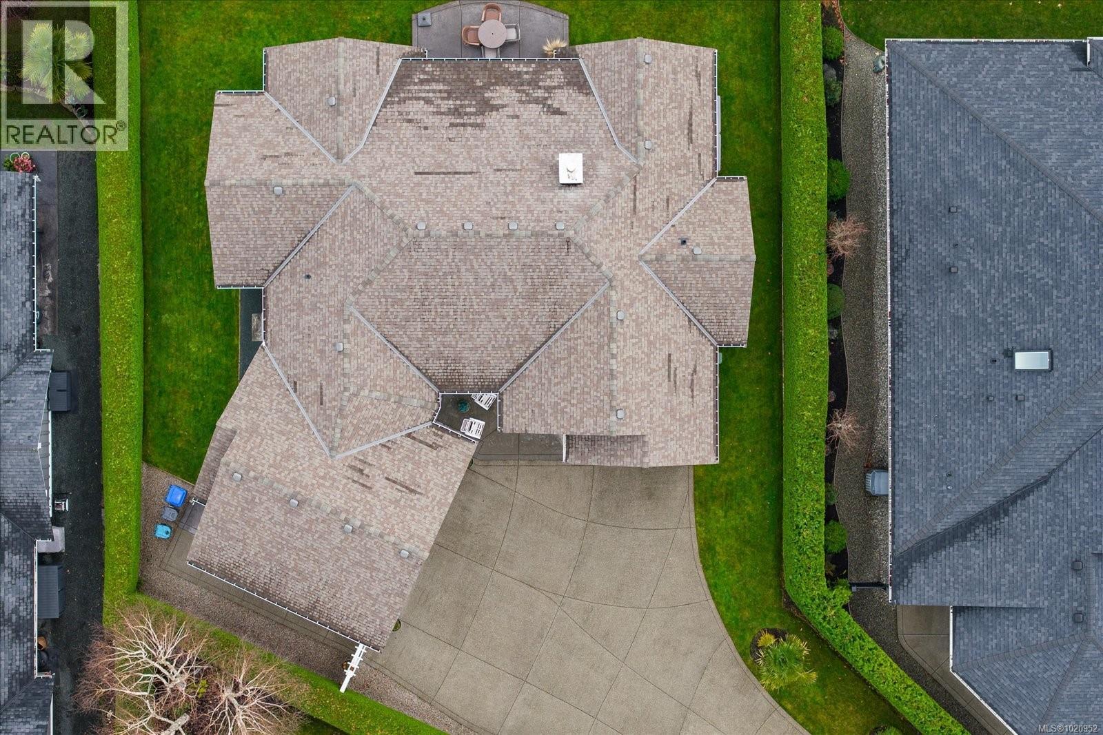 834 Bluffs Dr, Qualicum Beach