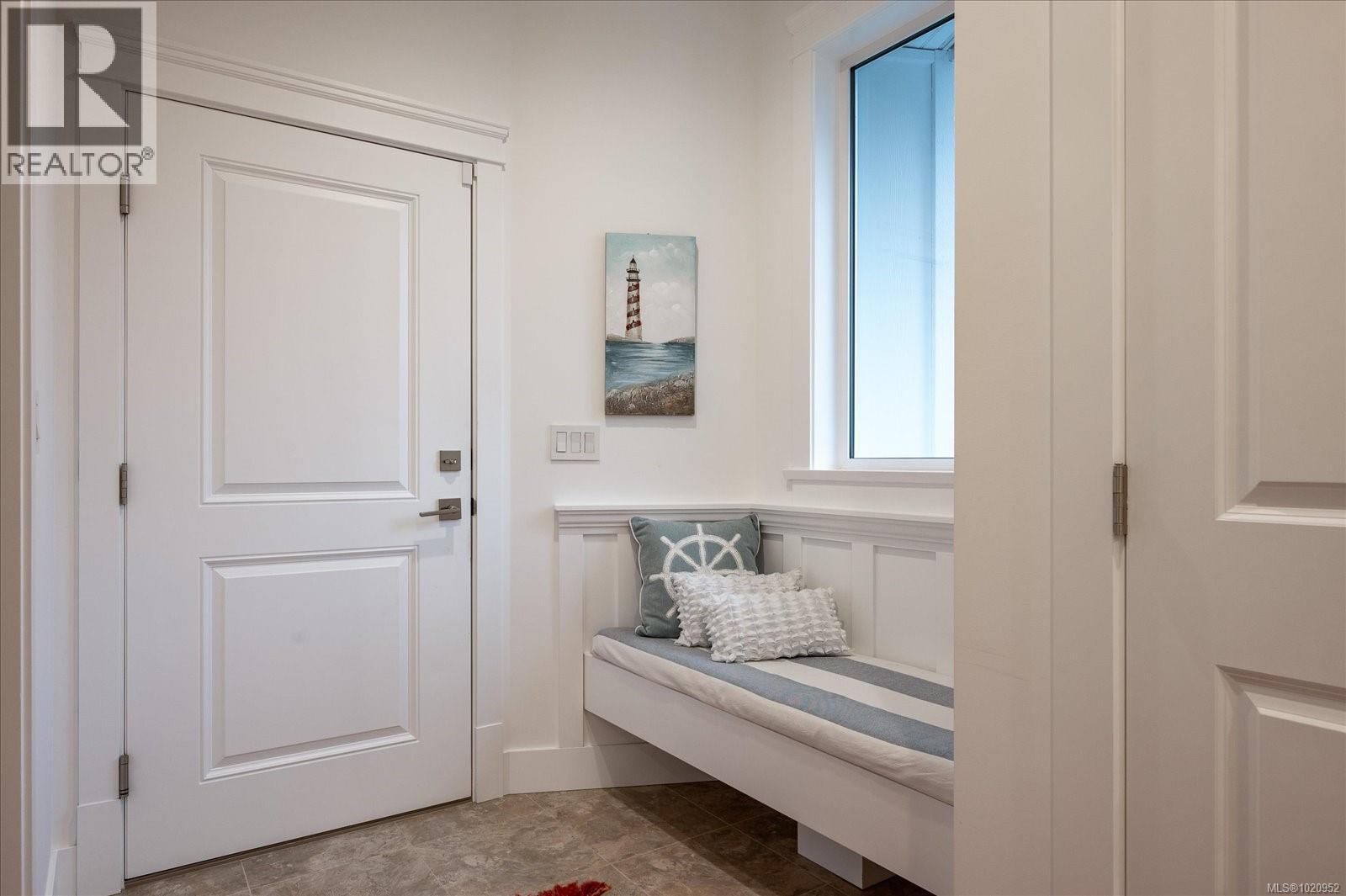 834 Bluffs Dr, Qualicum Beach