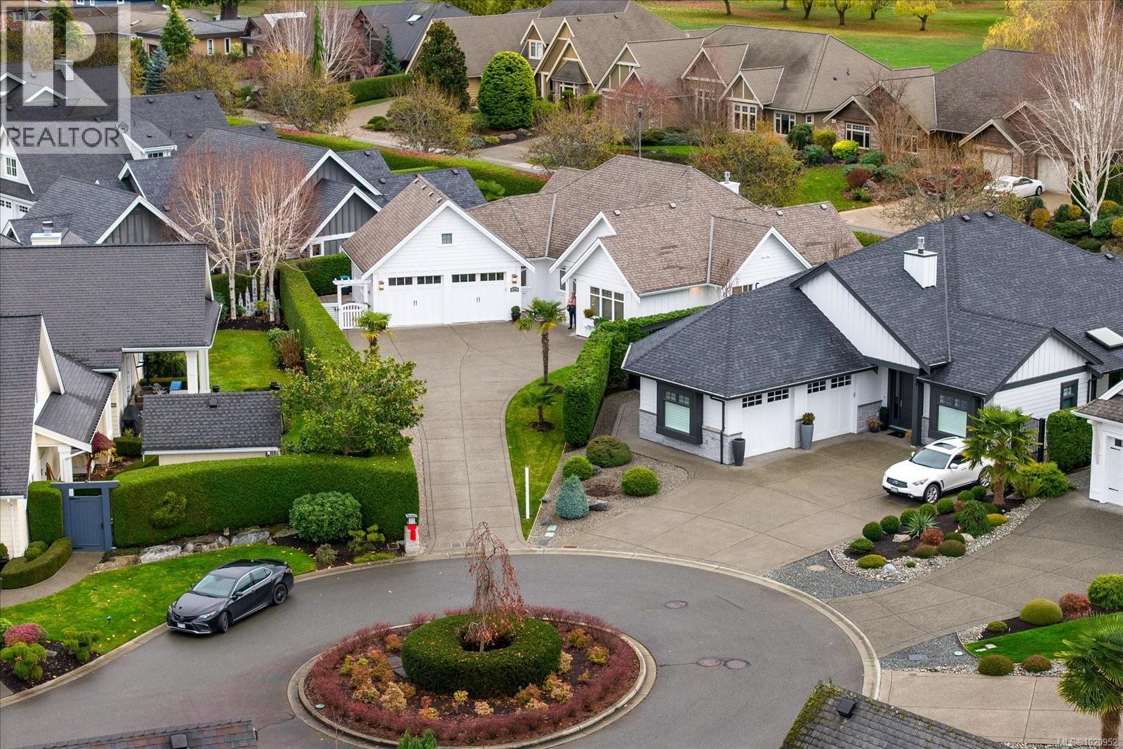 834 Bluffs Dr, Qualicum Beach