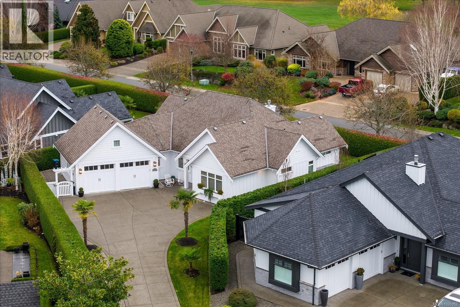 834 Bluffs Dr, Qualicum Beach