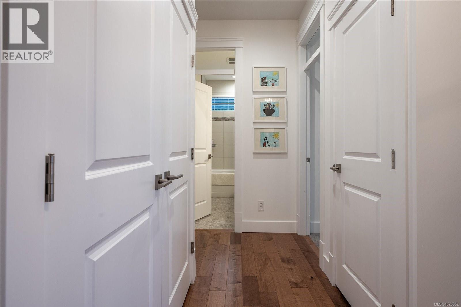 834 Bluffs Dr, Qualicum Beach