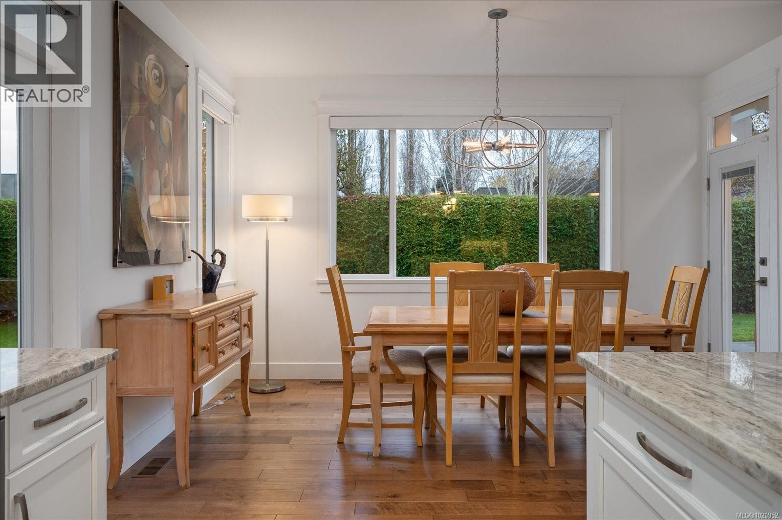 834 Bluffs Dr, Qualicum Beach