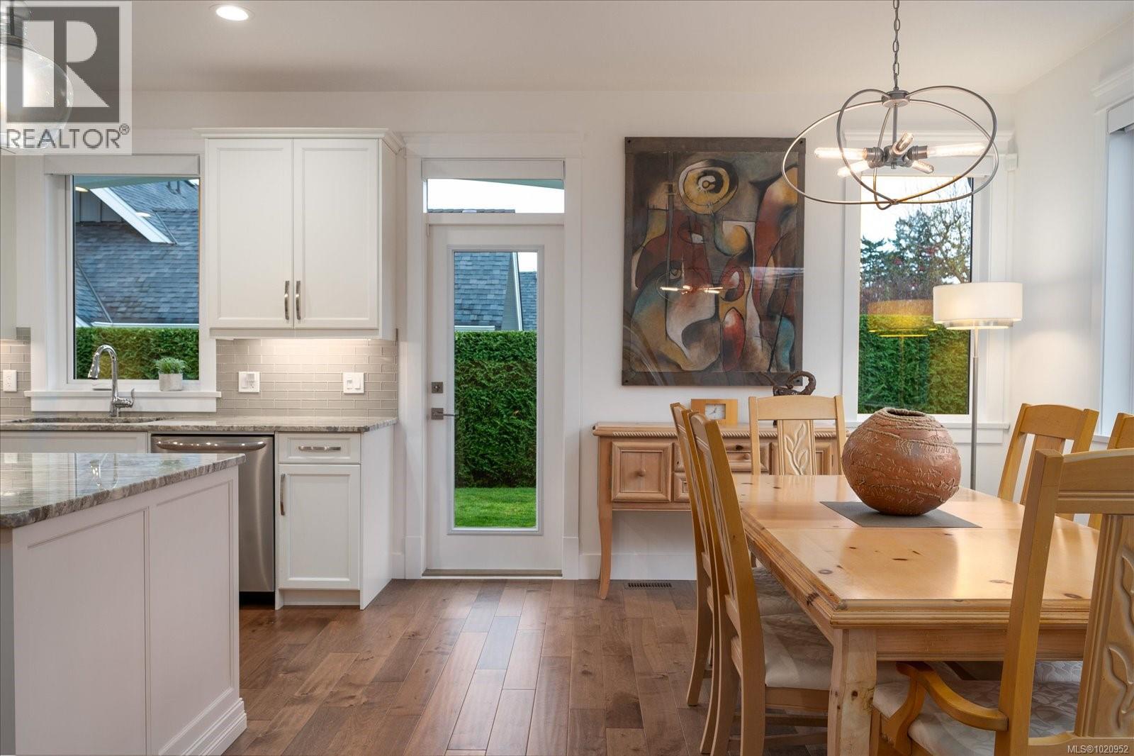 834 Bluffs Dr, Qualicum Beach