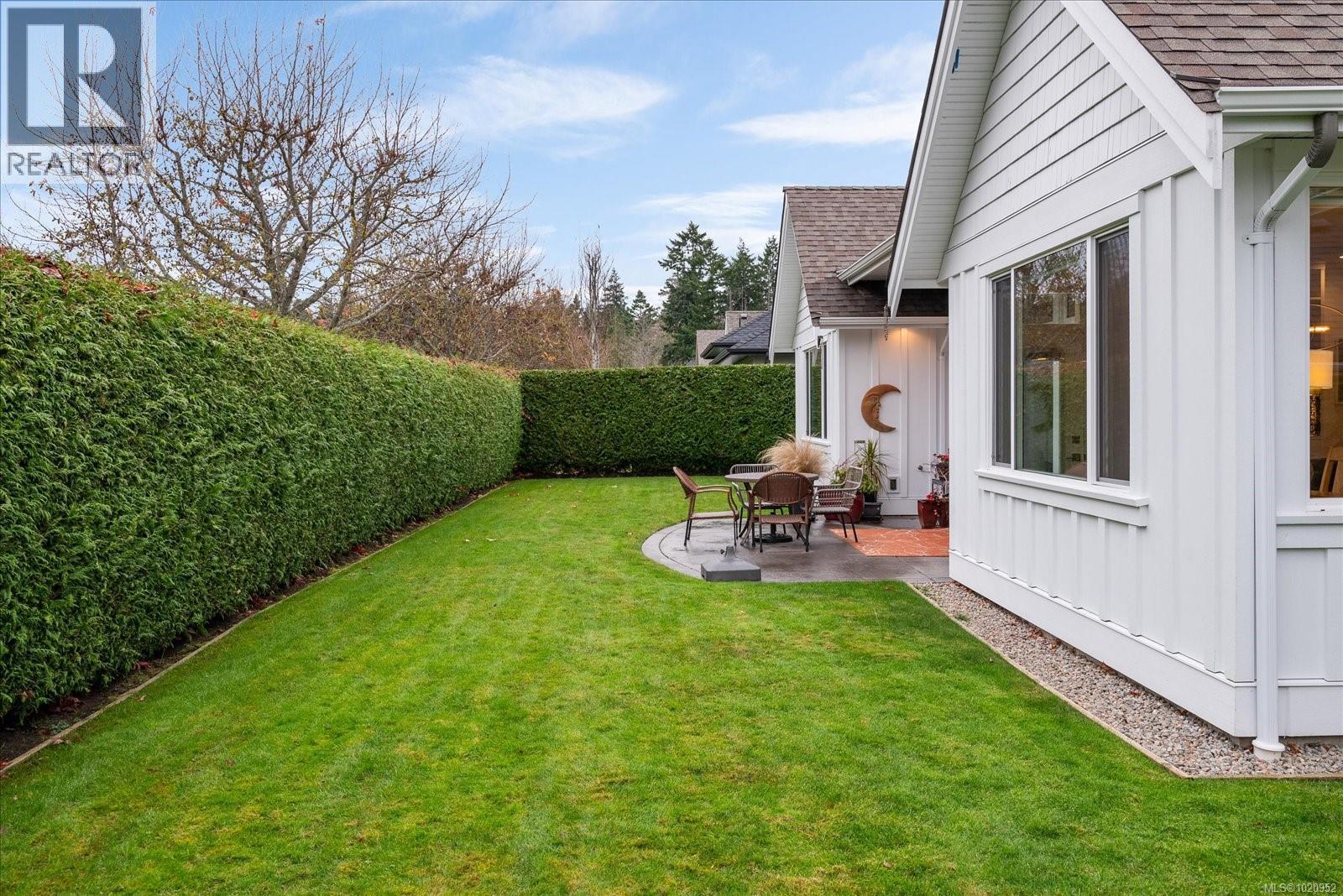 834 Bluffs Dr, Qualicum Beach