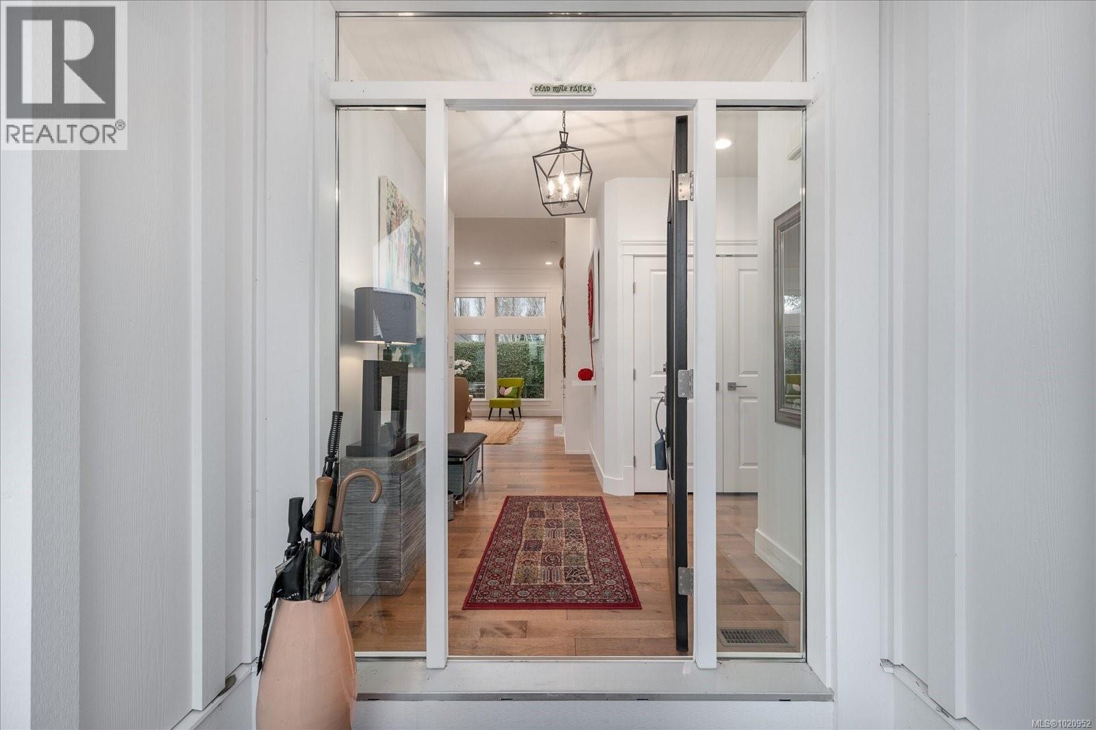 834 Bluffs Dr, Qualicum Beach