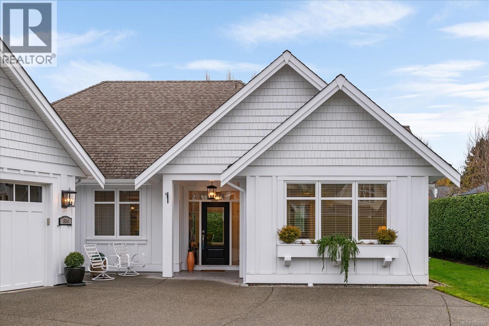 834 Bluffs Dr, Qualicum Beach