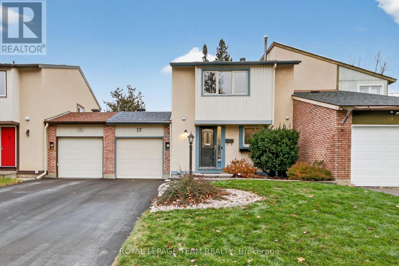 Beautifully landscaped yard - Parks 3 cars.