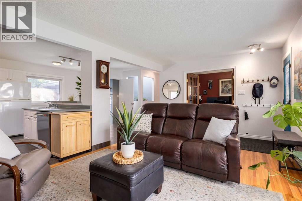 Single Family House Bungalow for Sale in   Avenue SW Glendale Calgary 