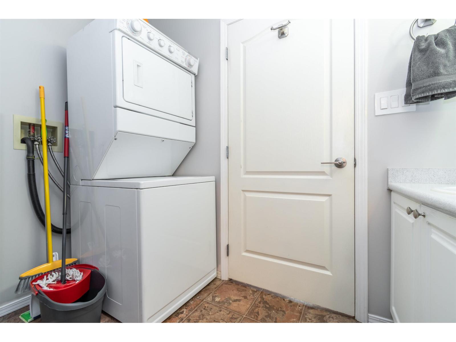 107 1275 SCOTT DRIVE, Hope, Hope