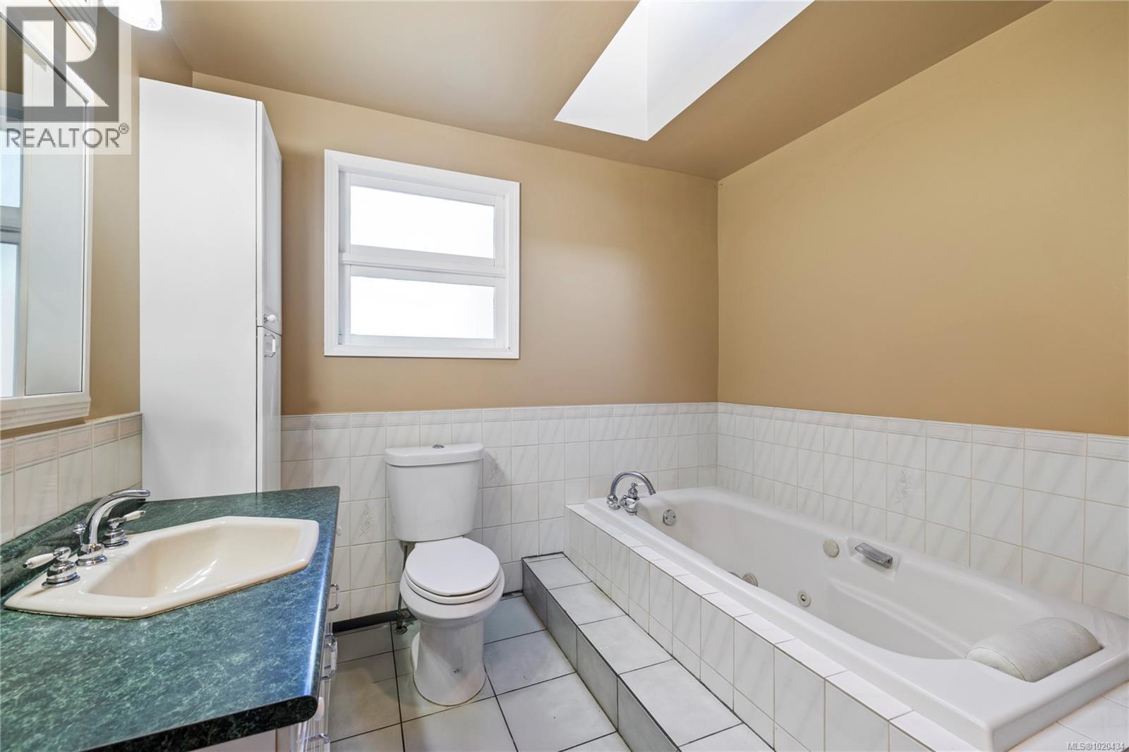 2687 Jingle Pot Rd, Nanaimo