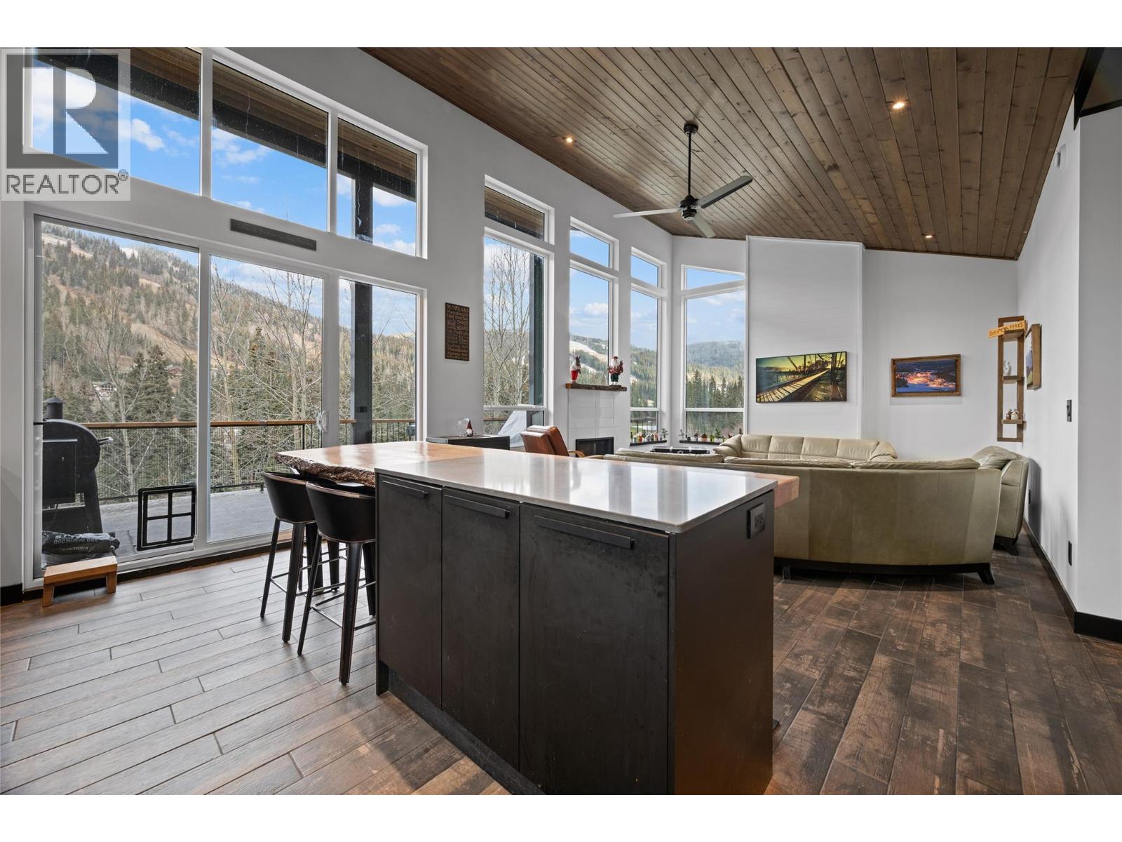 2418 FAIRWAYS Drive, Kamloops