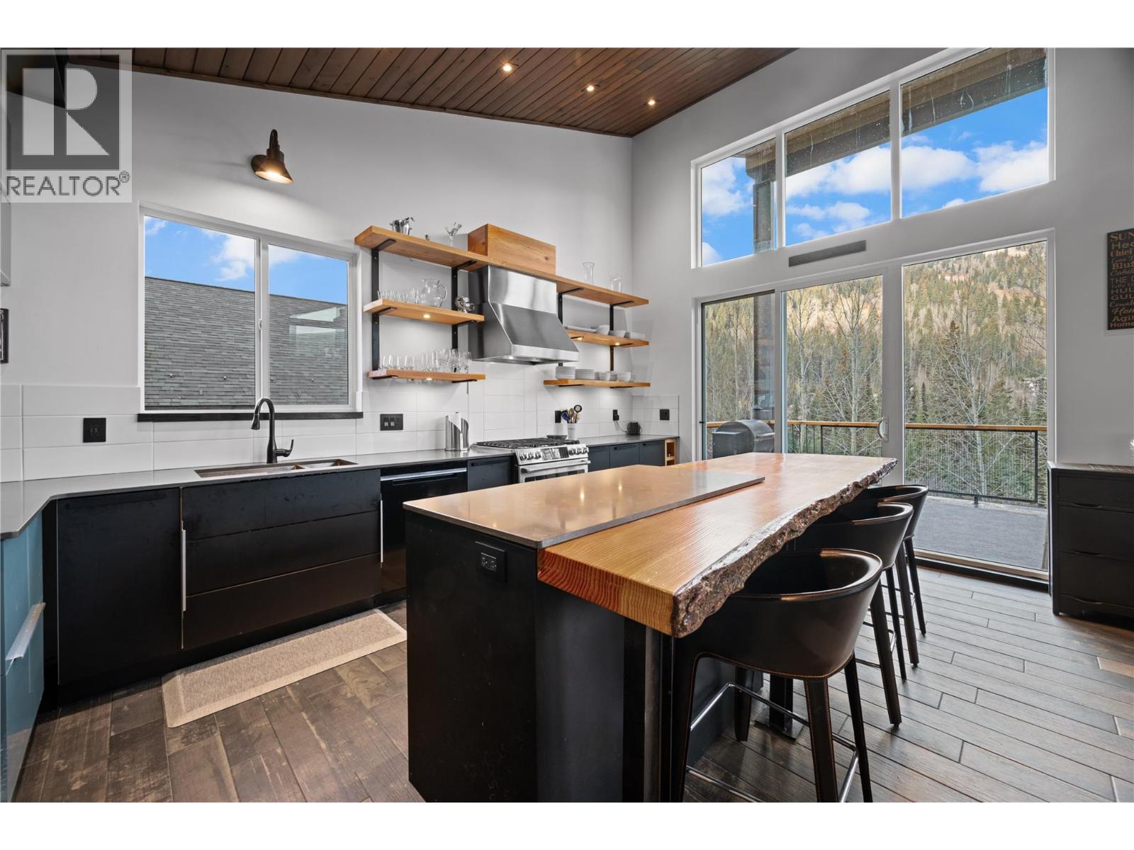 2418 FAIRWAYS Drive, Kamloops