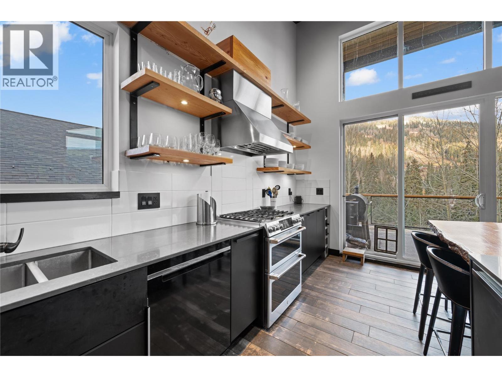 2418 FAIRWAYS Drive, Kamloops