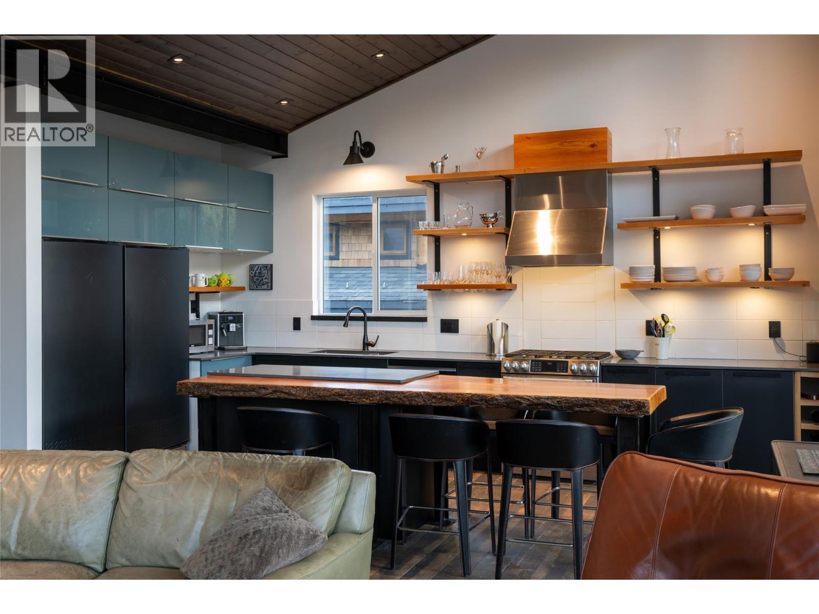 2418 FAIRWAYS Drive, Kamloops