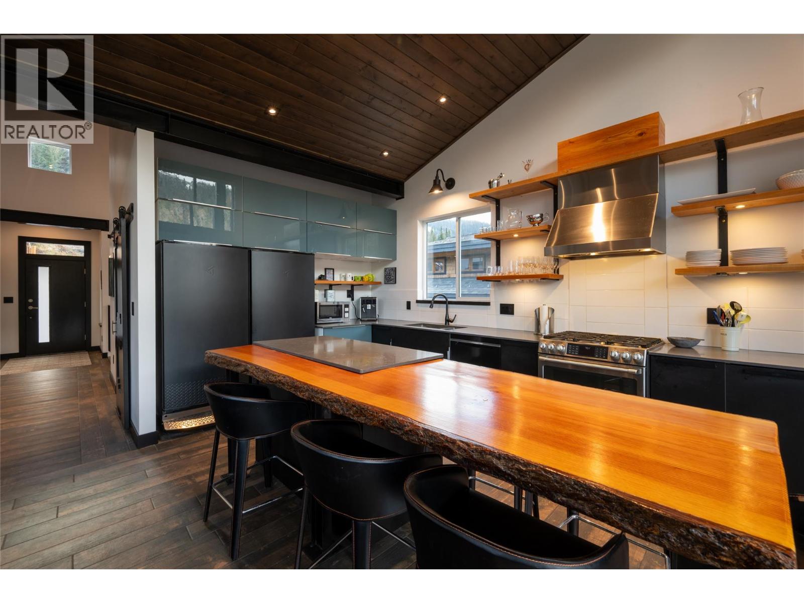 2418 FAIRWAYS Drive, Kamloops